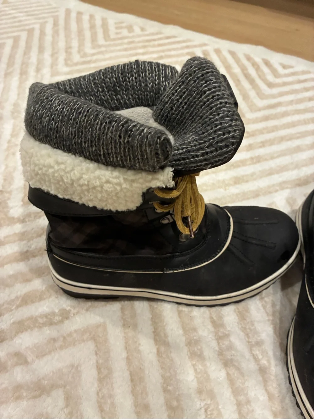 Women’s Black Plaid Insulated Winter Lace-Up Boots with Shearling Collar Sz 8